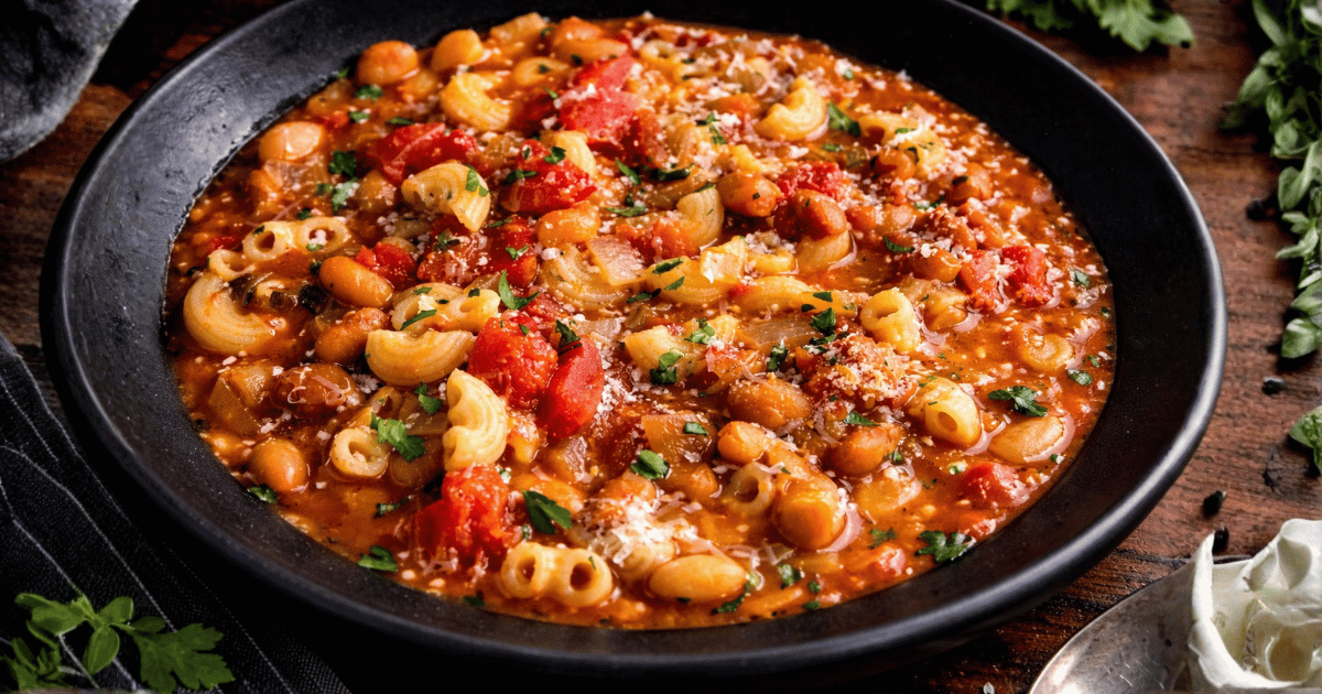 Pasta e fagioli cremosa e mai gommosa: il trucco segreto per una consistenza perfetta.